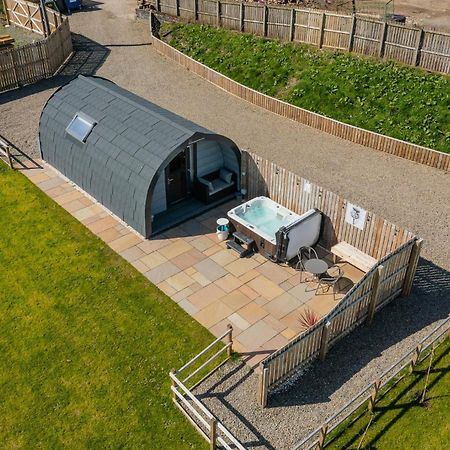 Thistle Pod Farm Stay With Hottub Sleeps 2 Galston  Zewnętrze zdjęcie
