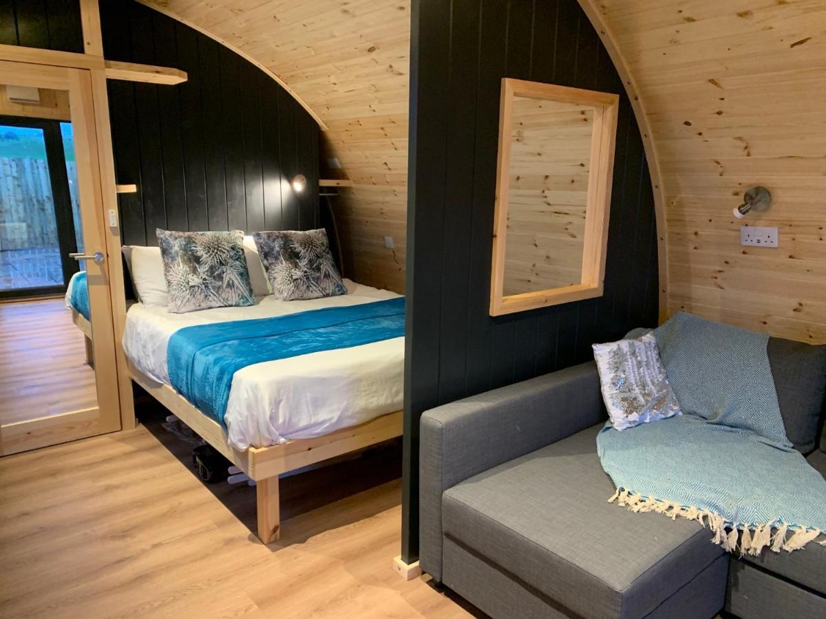 Thistle Pod Farm Stay With Hottub Sleeps 2 Galston  Zewnętrze zdjęcie