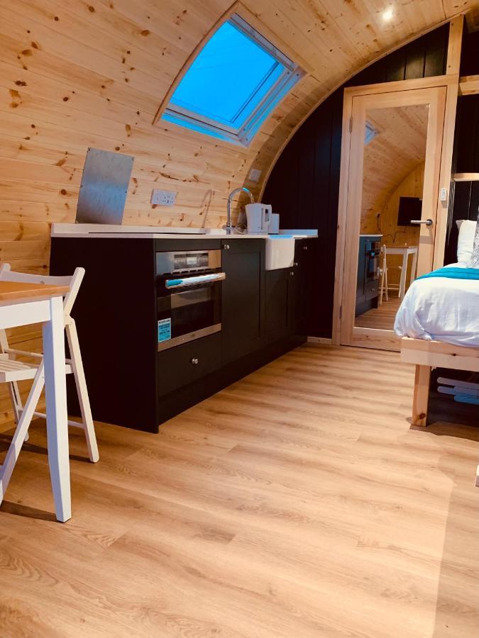 Thistle Pod Farm Stay With Hottub Sleeps 2 Galston  Zewnętrze zdjęcie