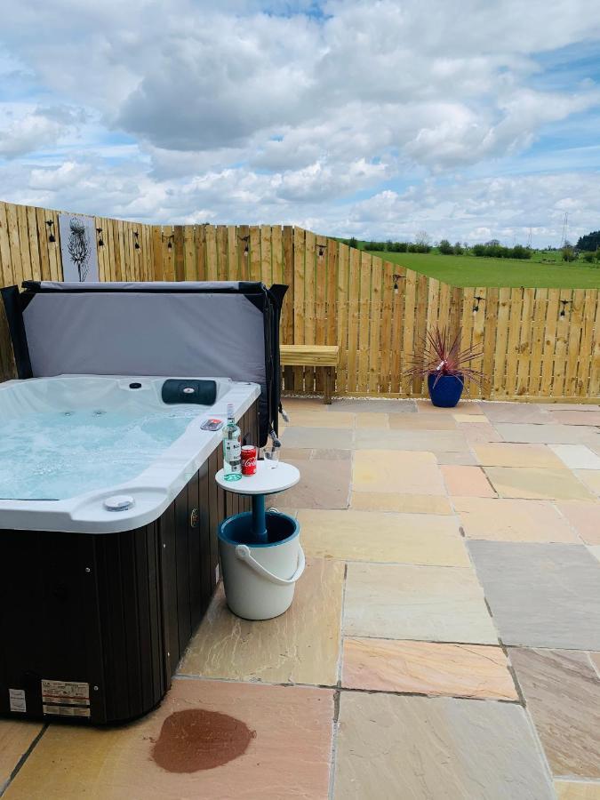 Thistle Pod Farm Stay With Hottub Sleeps 2 Galston  Zewnętrze zdjęcie