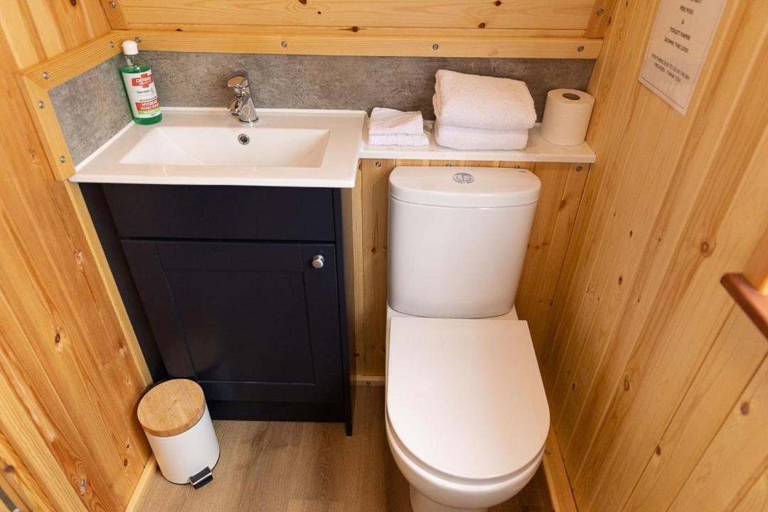 Thistle Pod Farm Stay With Hottub Sleeps 2 Galston  Zewnętrze zdjęcie