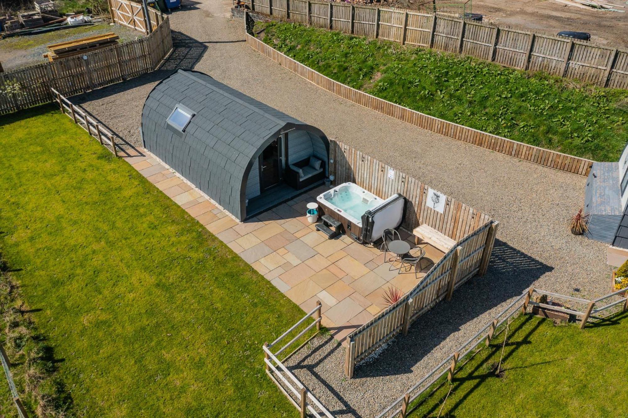 Thistle Pod Farm Stay With Hottub Sleeps 2 Galston  Zewnętrze zdjęcie